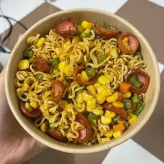 Hình ảnh Mì trộn xúc xích