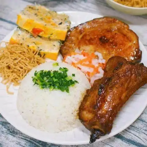 Cơm Tấm - Bún Thịt Nướng Đầu Hẻm 595 - Cách Mạng Tháng Tám - Cơm/Cơm tấm gần bạn