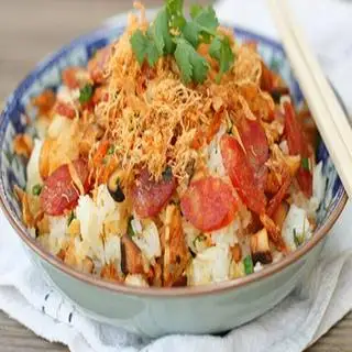 Xôi mặn chả + thịt nguội  - 30.000 ₫ tại Bánh Mì Hà Nội Thắng Hương - Lương Định Của