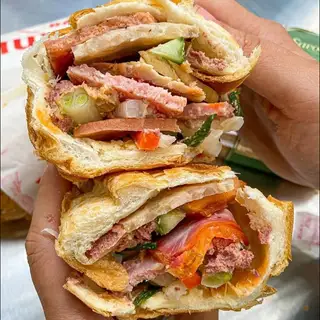 Bánh mì thịt chả Hà Nội đặc biệt - 36.000 ₫ tại Bánh Mì Hà Nội Lộc Phát - Nguyễn Văn Lượng