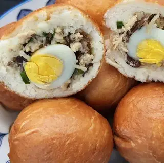 Bánh bao chiên nhân truyền thống - 9.000 ₫ tại Bánh Bao Chiên Tân Định 1991 - Nguyễn Văn Đậu