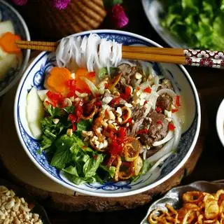 Hình ảnh Bún bò trộn Nam Bộ