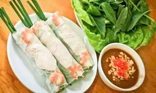 Gỏi cuốn tôm thịt - 8.700 ₫ tại Gỏi Cuốn & Ăn Vặt - Phan Văn Trị