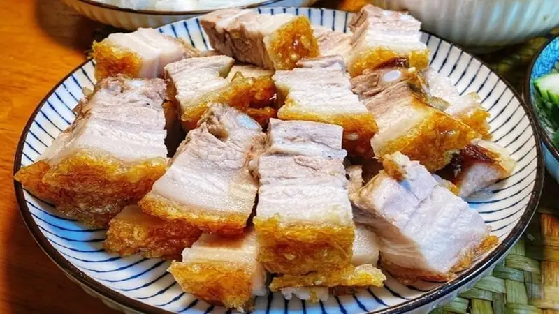 Thịt quay - 50.000 ₫ tại Bánh Mì Heo Quay Tuyền Ký - Nguyễn Văn Lạc