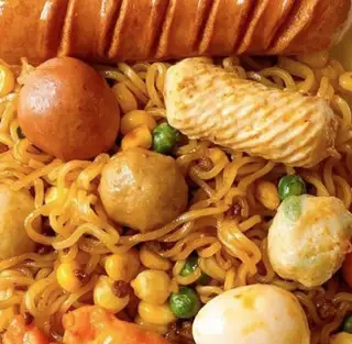 Mì trộn Indomie - xiên que thập cẩm - 60.000 ₫ tại Tiệm Mì Trộn - Bé Nâu - Bùi Văn Ba