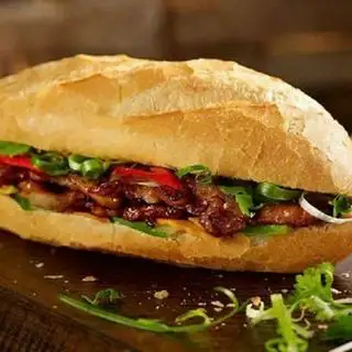 Bánh mì kẹp nhân bò chiên - trứng ốp la - 48.000 ₫ tại Bánh Mì Hà Nội Tuyết Nhi - Lãnh Binh Thăng