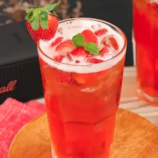 Trà dâu - 20.000 ₫ tại Domcha Milk Tea - Bình Giã