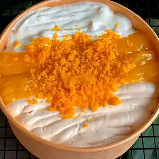 Hình ảnh Bông lan trứng muối mix 3 sốt