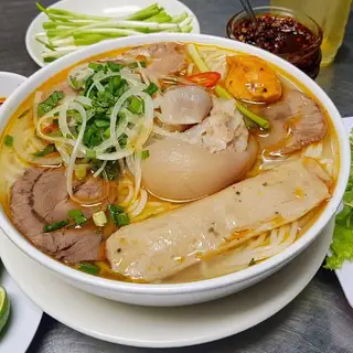 Hình ảnh Bún bò đặc biệt