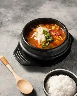 Canh kimchi - 김치찌게 - 129.600 ₫ tại Chivago Chicken - Gà Rán Hàn Quốc & Bia - Nguyễn Thái Học