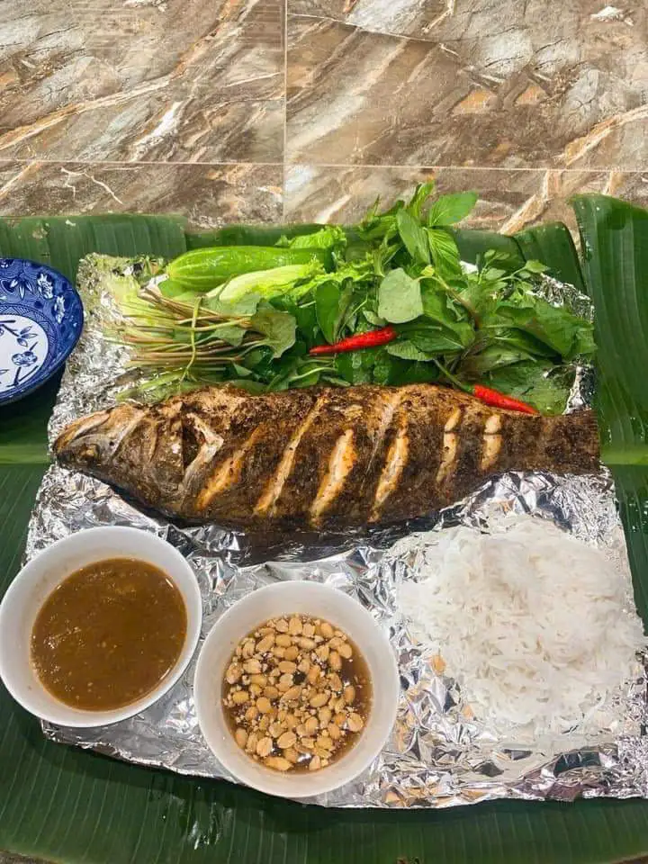 Cá chẽm nướng muối ớt - 290.000 ₫ tại Xuân Thảo 8 - Cá Nướng Muối Ớt Giấy Bạc Mắm Me - Đường Số 10
