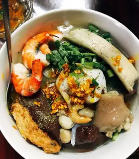 Bánh canh thập cẩm - 45.000 ₫ tại Thủy Lê - Hủ Tiếu Mì & Miến Gà Ta - Nguyễn Trãi
