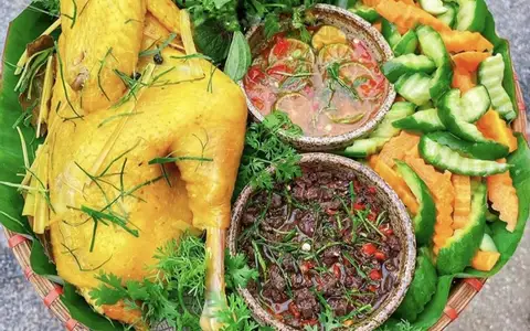 Sài Gòn Food - Gà Hấp Muối Lá Chanh & Gà Ủ Muối Hoa Tiêu - Nguyễn Hữu Cảnh - Món truyền thống/Đặc sản gần bạn