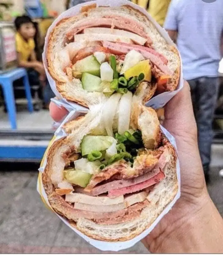 Bánh mì thịt chả - 29.000 ₫ tại Bánh Mì Hà Nội Thành Dung - Trường Sơn