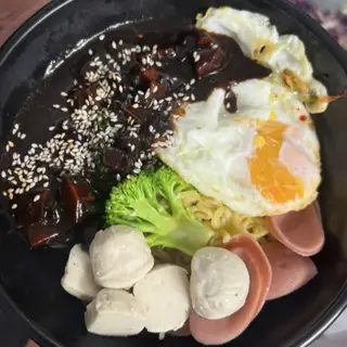 Hình ảnh Mì trộn tương đen