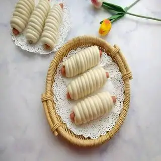 Hình ảnh Bánh bao cuộn xúc xích