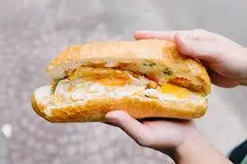 Bánh mì ốp la - 22.000 ₫ tại Bánh Mì Heo Quay O Thanh - Nơ Trang Long