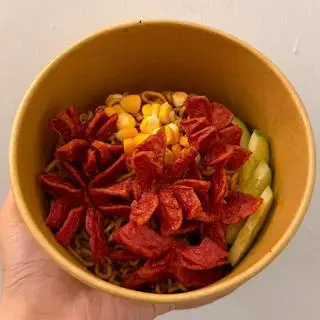 Hình ảnh Mì trộn xúc xích