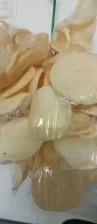 Bánh phồng tôm - 5.500 ₫ tại Linh Lan - Tré Trộn & Chân Gà Sốt Thái - Phan Văn Hớn