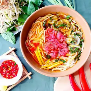 Bún bò tái - 60.000 ₫ tại Bún Bò Huế Kim Hương - Điện Biên Phủ