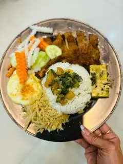 Hình ảnh Cơm tấm sườn - bì - chả