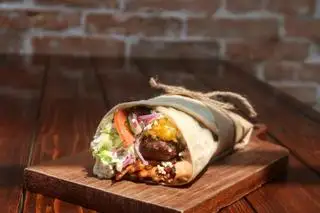 Bánh cuộn đặc biệt - 45.000 ₫ tại Bánh Mì Thổ Nhĩ Kỳ Cúc Em - Lê Quang Định