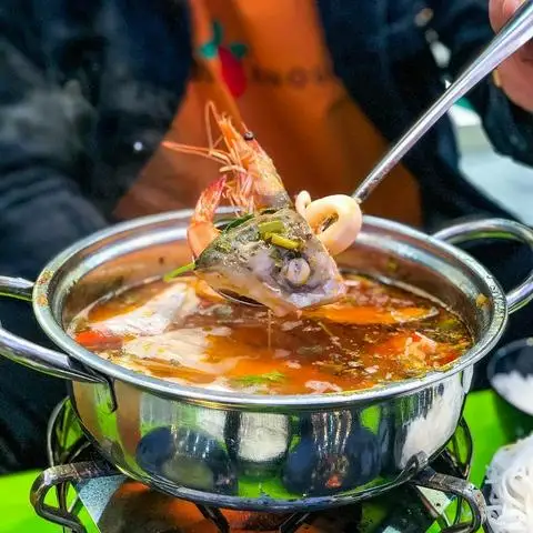 Cơm - Lẩu Cá Hồi Nhà Hạnh 2 - Tôn Thất Thuyết - Lẩu & Nướng gần bạn
