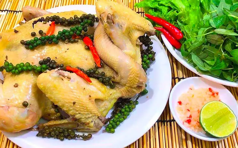Hình ảnh Gà hấp tiêu xanh nguyên con