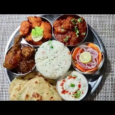 Non-veg thali - 199.000 ₫ tại INDIAN RESTAURANT AGRA MAHAL - Phan Khiêm Ích