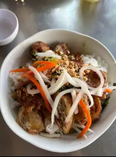 Bún thịt nướng thập cẩm  - 65.000 ₫ tại Bún Thịt Nướng Ngọc Lan - Nguyễn Thần Hiến