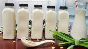Sữa đậu nành nấu - 15.000 ₫ tại Bánh Canh Cua Loan - Nguyễn Công Trứ