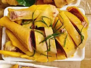 Hình ảnh Gà ta ủ muối 1/2 con
