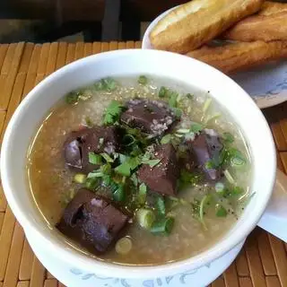 Cháo huyết - 1 phần - 19.000 ₫ tại Bánh Canh & Cháo Lòng Quán - Tạ Quang Bửu