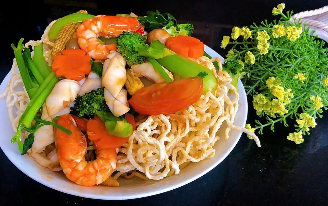 Mì xào giòn thập cẩm - 60.000 ₫ tại Quán 36 - Mì Xào Giòn - Nguyễn Công Trứ