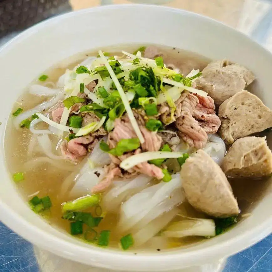 Phở tái - bò viên - 68.000 ₫ tại Phở Quỳnh 88 - Nguyễn Thiện Thuật
