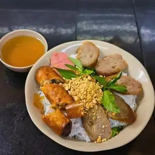 Bún chả giò nem nướng - 85.000 ₫ tại Ẩm Thực Bà Ba Khéo - Châu Văn Liêm
