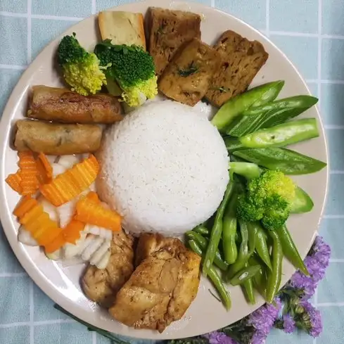 Cơm thập cẩm chay - 25.000 ₫ tại Cơm Chay Tịnh Tâm - Nguyễn Oanh