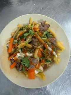 Hình ảnh Nui xào bò mềm và rau