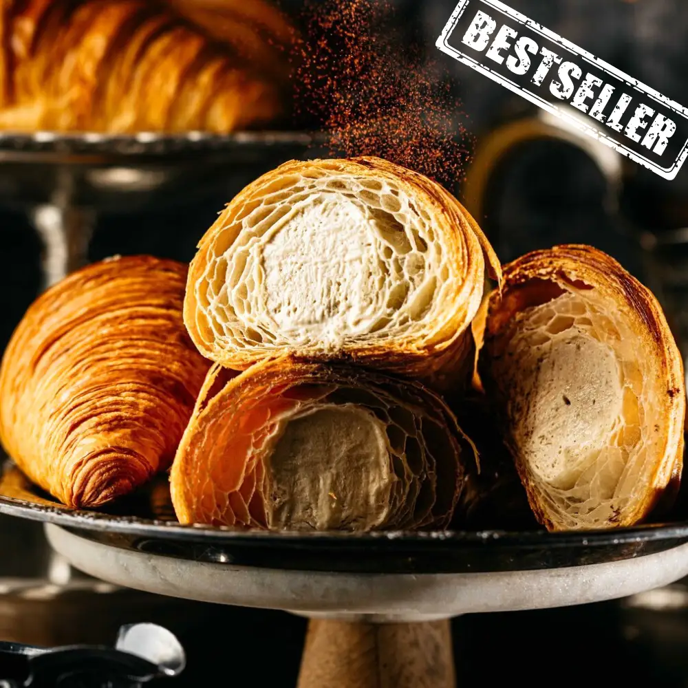BÁNH CROISSANT NHÂN KEM TIRAMISU CÀ PHÊ (BANU00004) - 90.000 ₫ tại The Vagabond Pâtisserie & Café - Trần Cao Vân