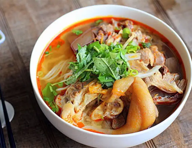 Bún Bò Huế Giò Heo Khoanh Đặc Biệt - 80.000 ₫ tại Bún Bò Huế & Mì Quảng Cô Vân - Đường Số 41