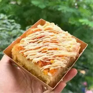 Hình ảnh Bánh bông lan trứng muối sốt phô mai