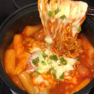 Hình ảnh Tokbokki phô mai tan chảy
