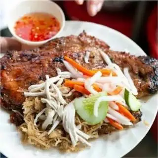 Hình ảnh Cơm tấm sườn đầy đủ