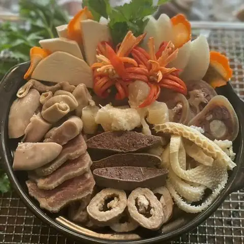 Lẩu Bò Cô Xuân - Đoàn Văn Bơ - Lẩu & Nướng gần bạn