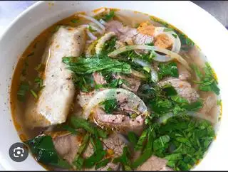 Bún bò tái chả - 50.000 ₫ tại Bún Bò & Phở Bò Thành Huệ - Lạc Long Quân