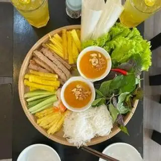Nem nướng Nha Trang cuốn bánh tráng - 75.000 ₫ tại Nem Nướng Nha Trang Cô Anh - Huỳnh Tấn Phát