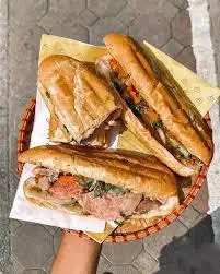 Hình ảnh Bánh mì pate dăm bông