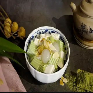 Chè khúc bạch - 30.000 ₫ tại Quán Chè Moon - Xuân Diệu