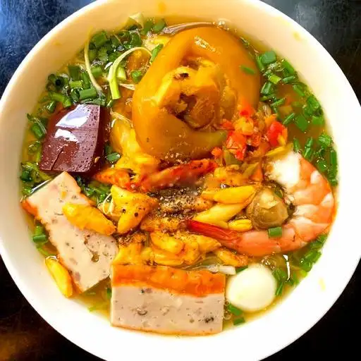 Bánh canh cua thập cẩm giò heo - 72.000 ₫ tại Bánh Canh Cua Mẹ YuNa - Lê Văn Quới