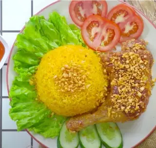 Hình ảnh Cơm gà xối mỡ đùi tỏi